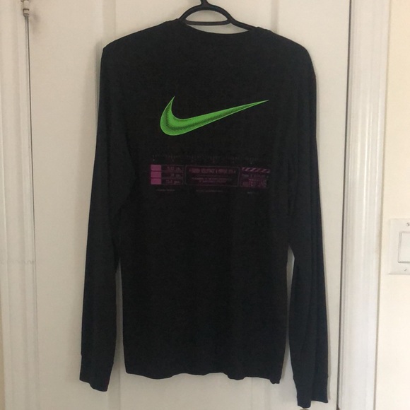 Mens nike dri-fit long sleeve. Like new! - Picture 2 of 3